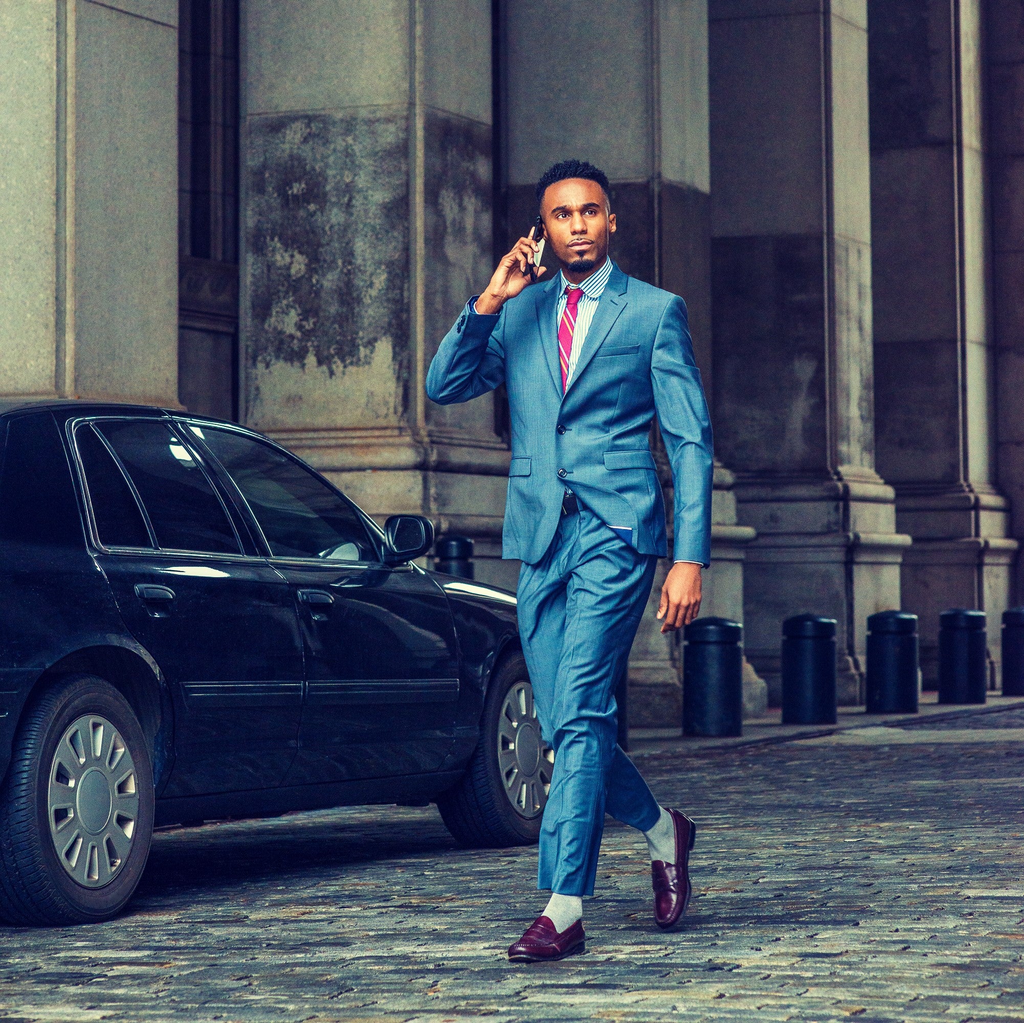 Mastering Elegance: A Comprehensive Guide to Styling a Navy Blue Suit Mastering Elegance: A Comprehensive Guide to Styling a Navy Blue Suit