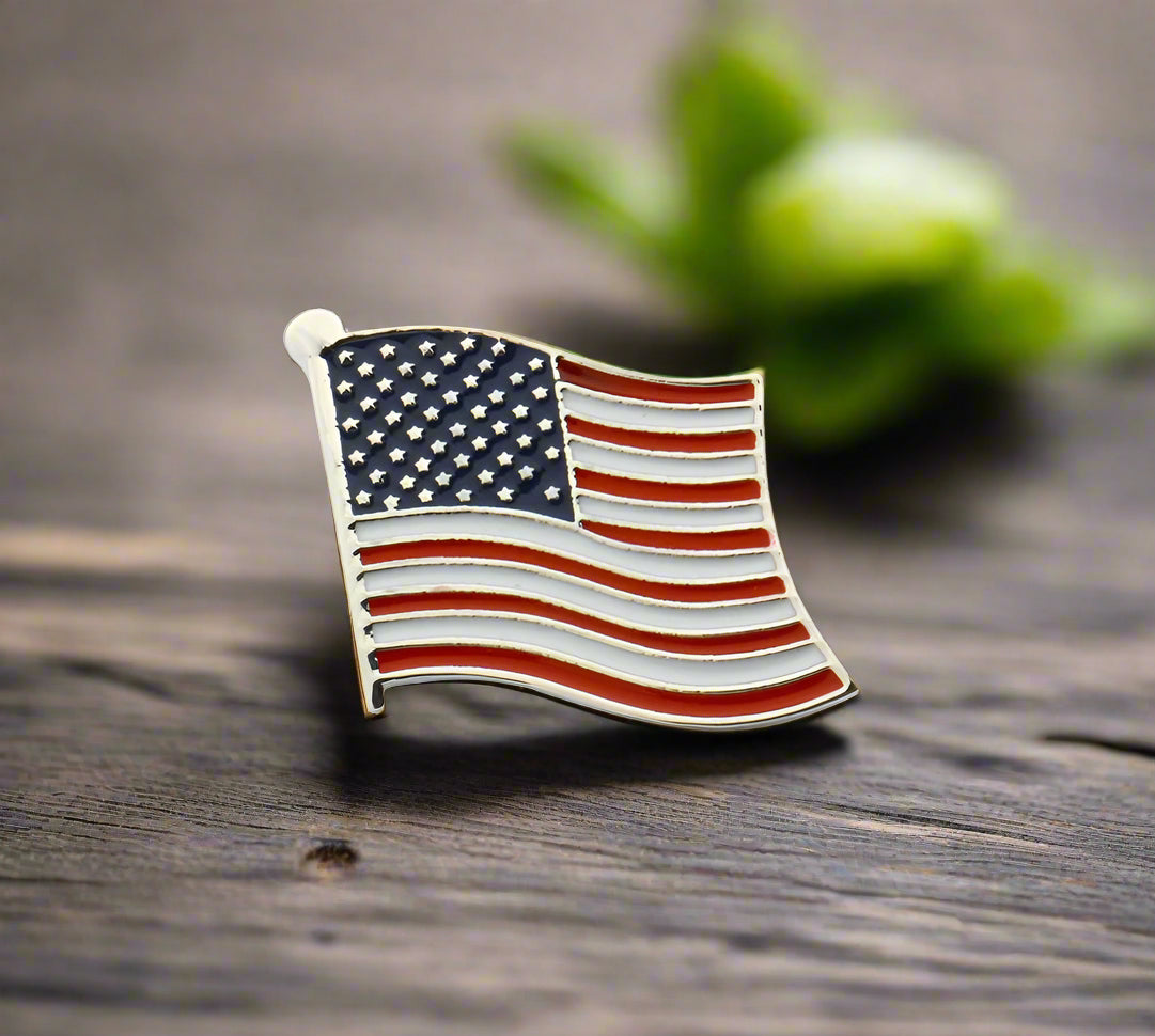 silver metal wavy american flag lapel pin||Silver Wavy