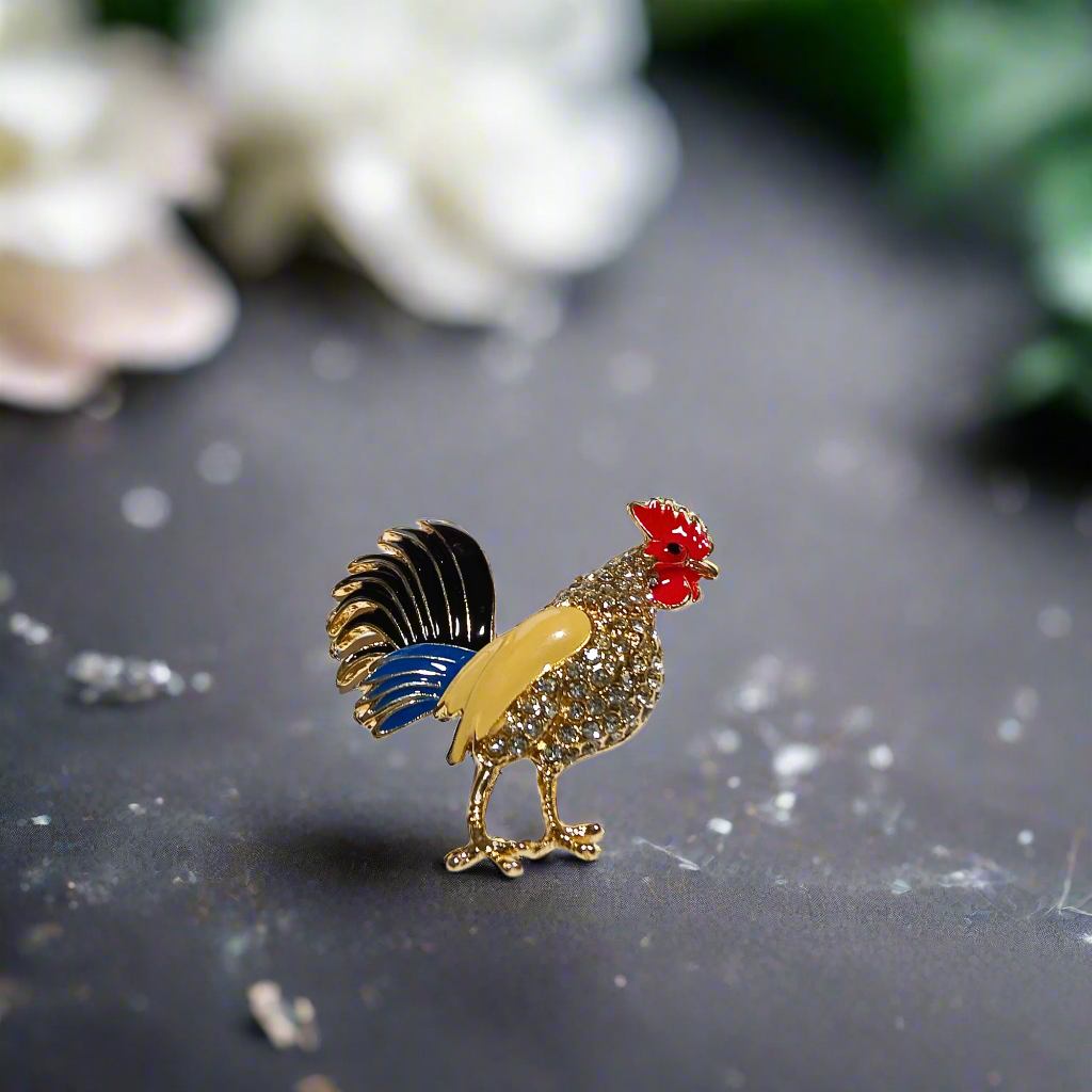 a rooster lapel pin main view
