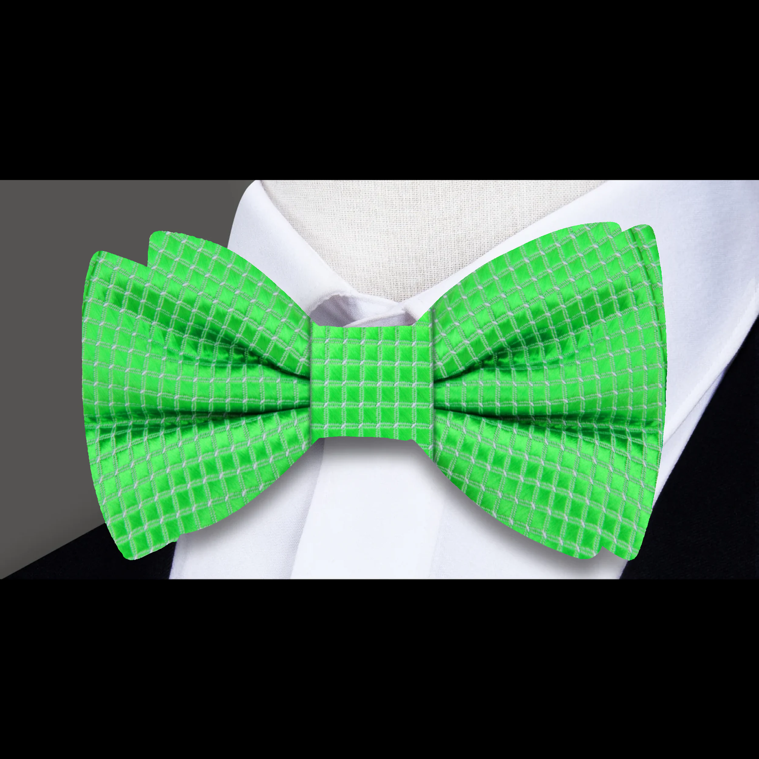 Green with White Geometric Texture Bow Tie