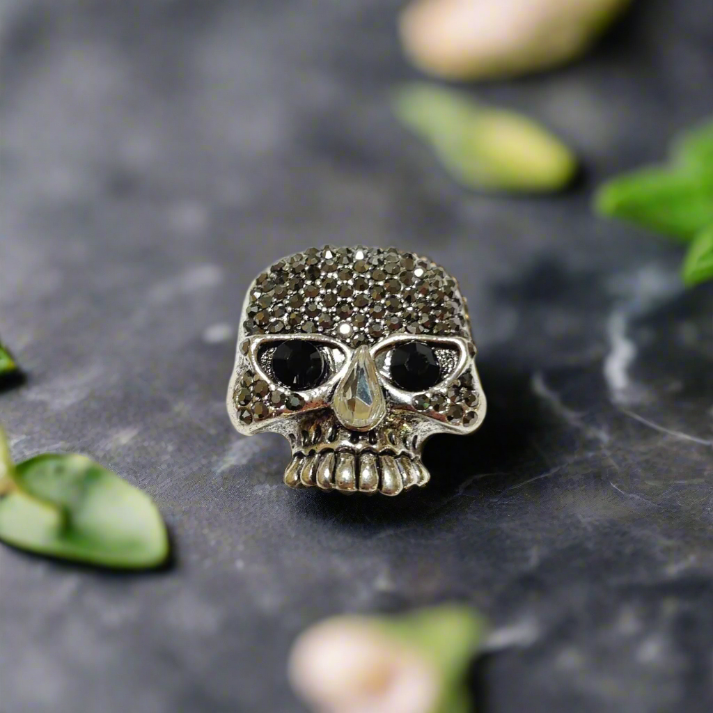 Silver Skull Lapel Pin 1