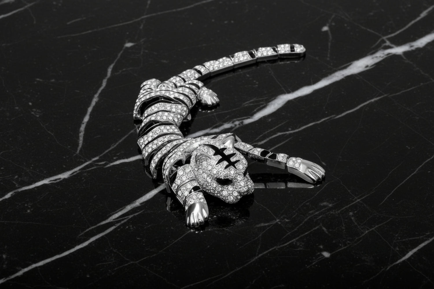 Luxury Tiger Shoulder Lapel Pin