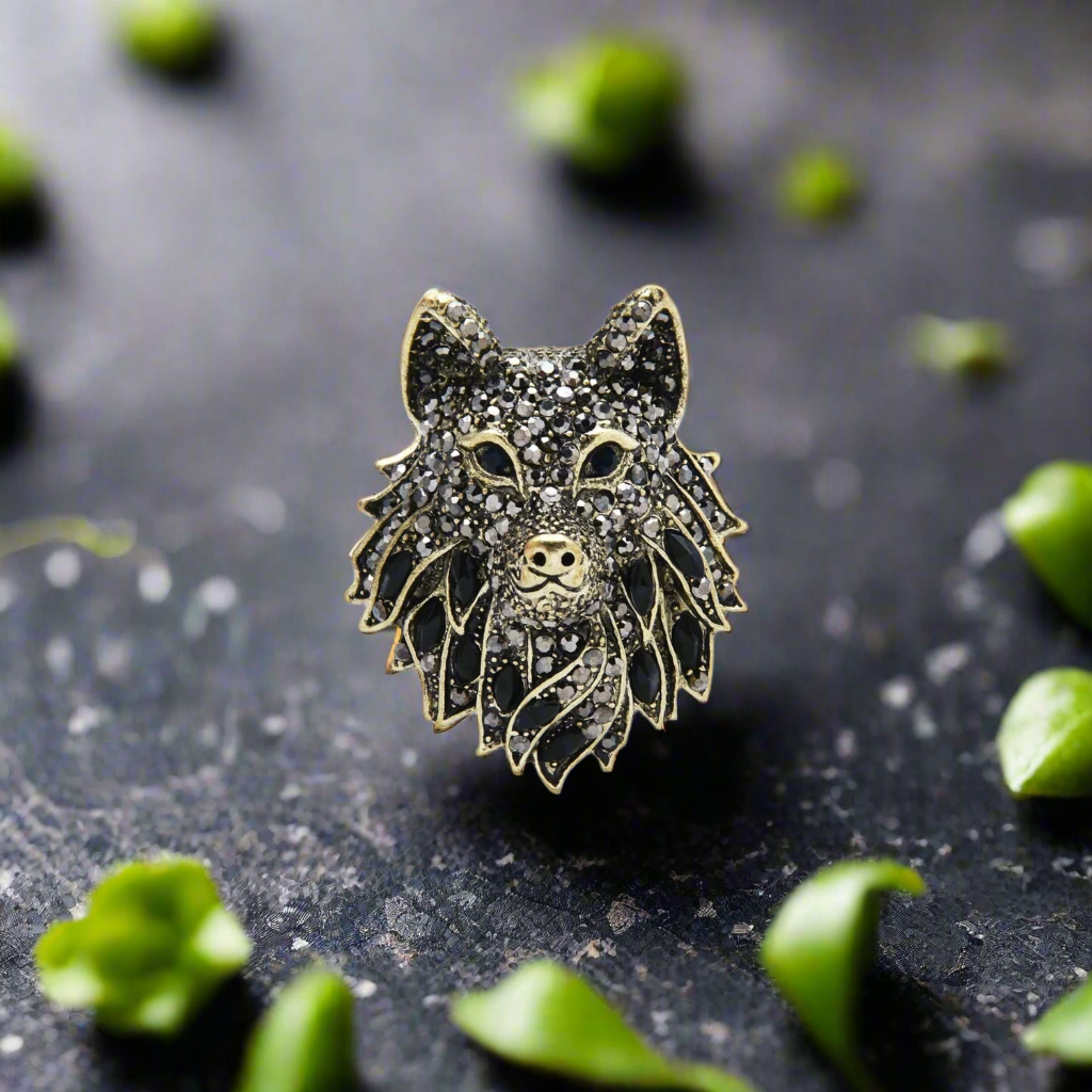 Silver Wolf Lapel pin