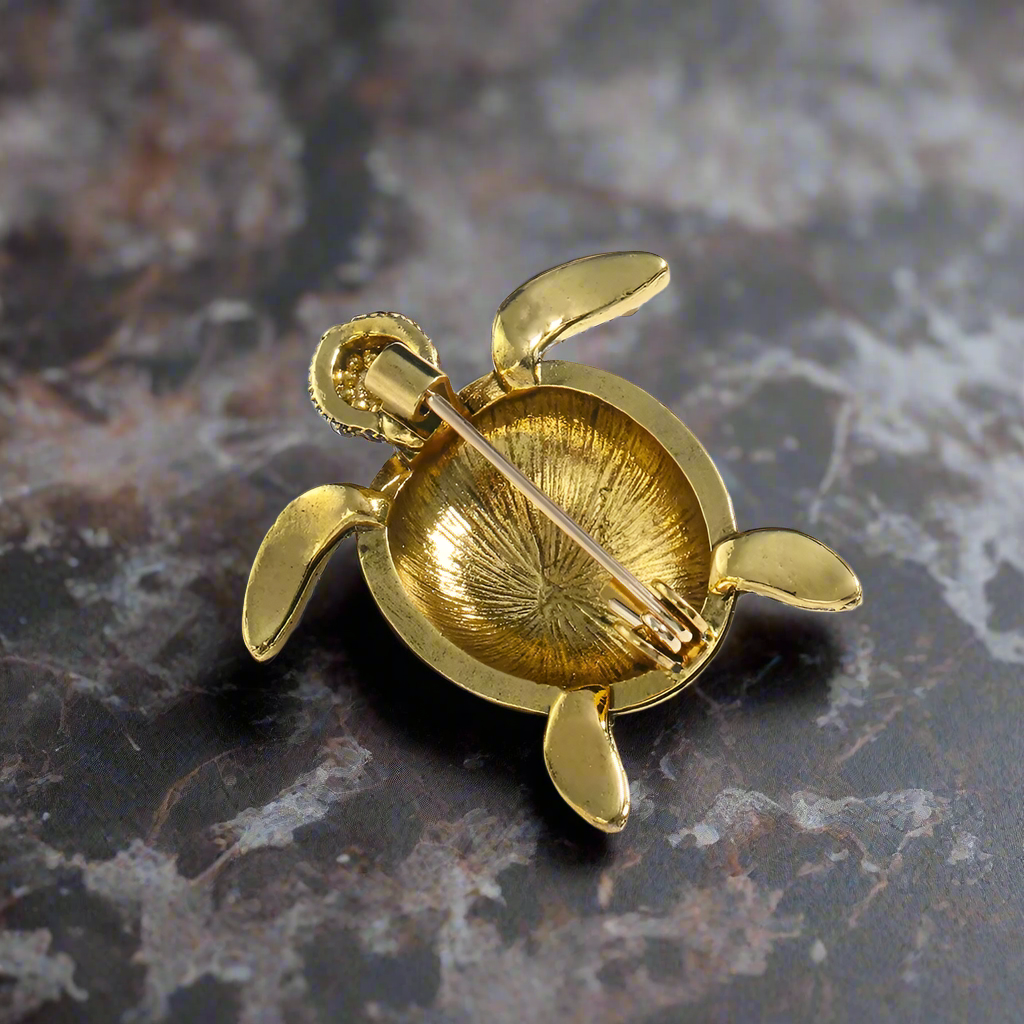 Back White and Green Sea Turtle Lapel Pin