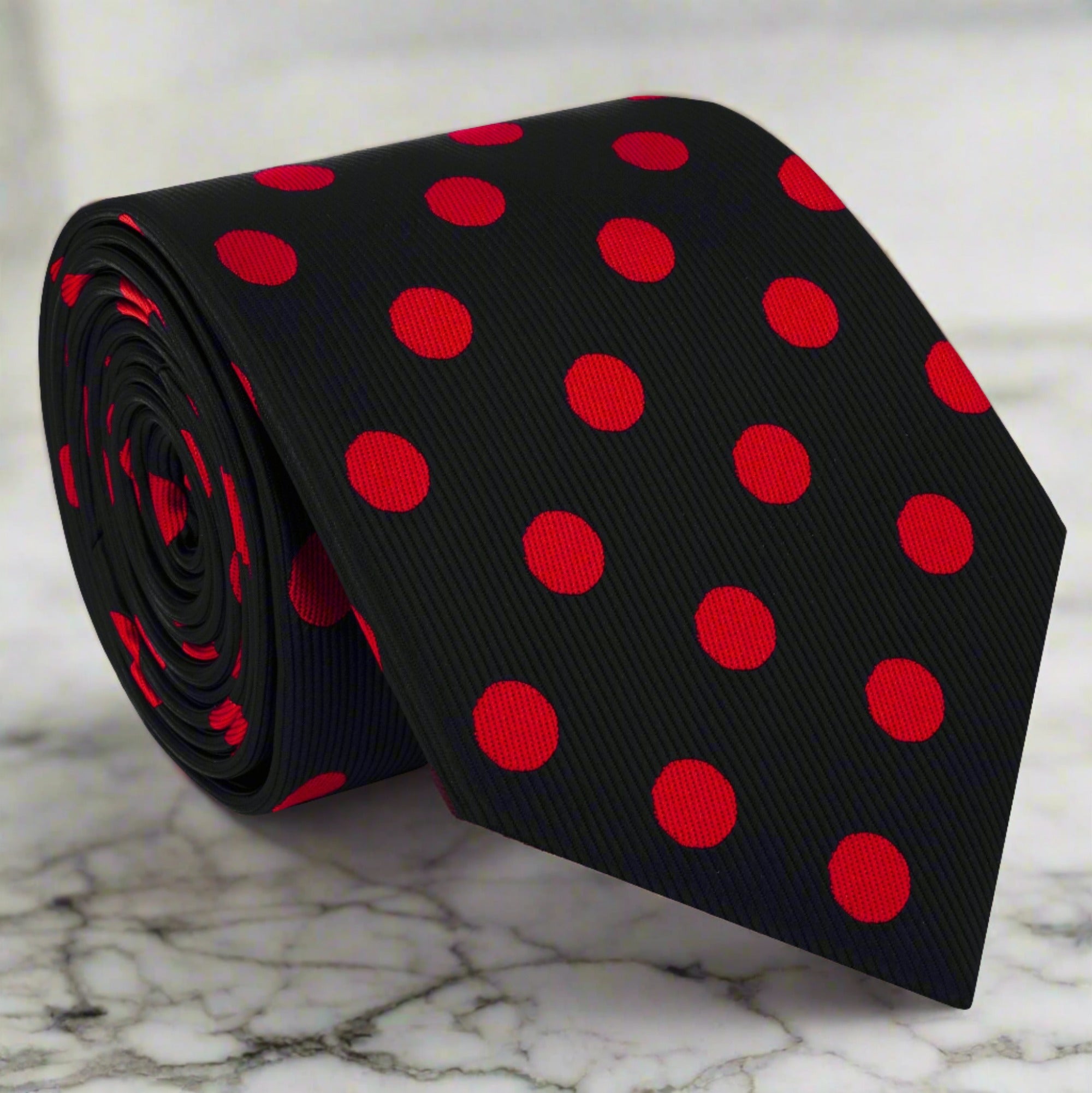 Dark red dotted tie