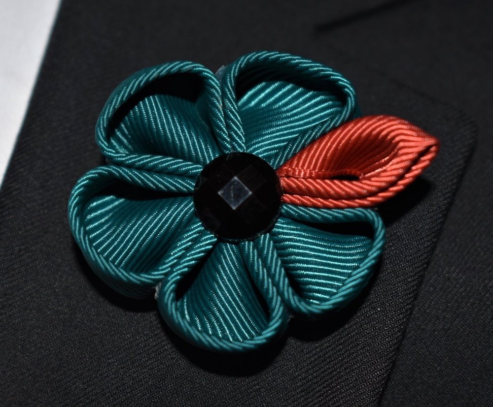 A Deep Green, Red Colored Thick Petal Lapel Flower||Deep Green, Fire Red