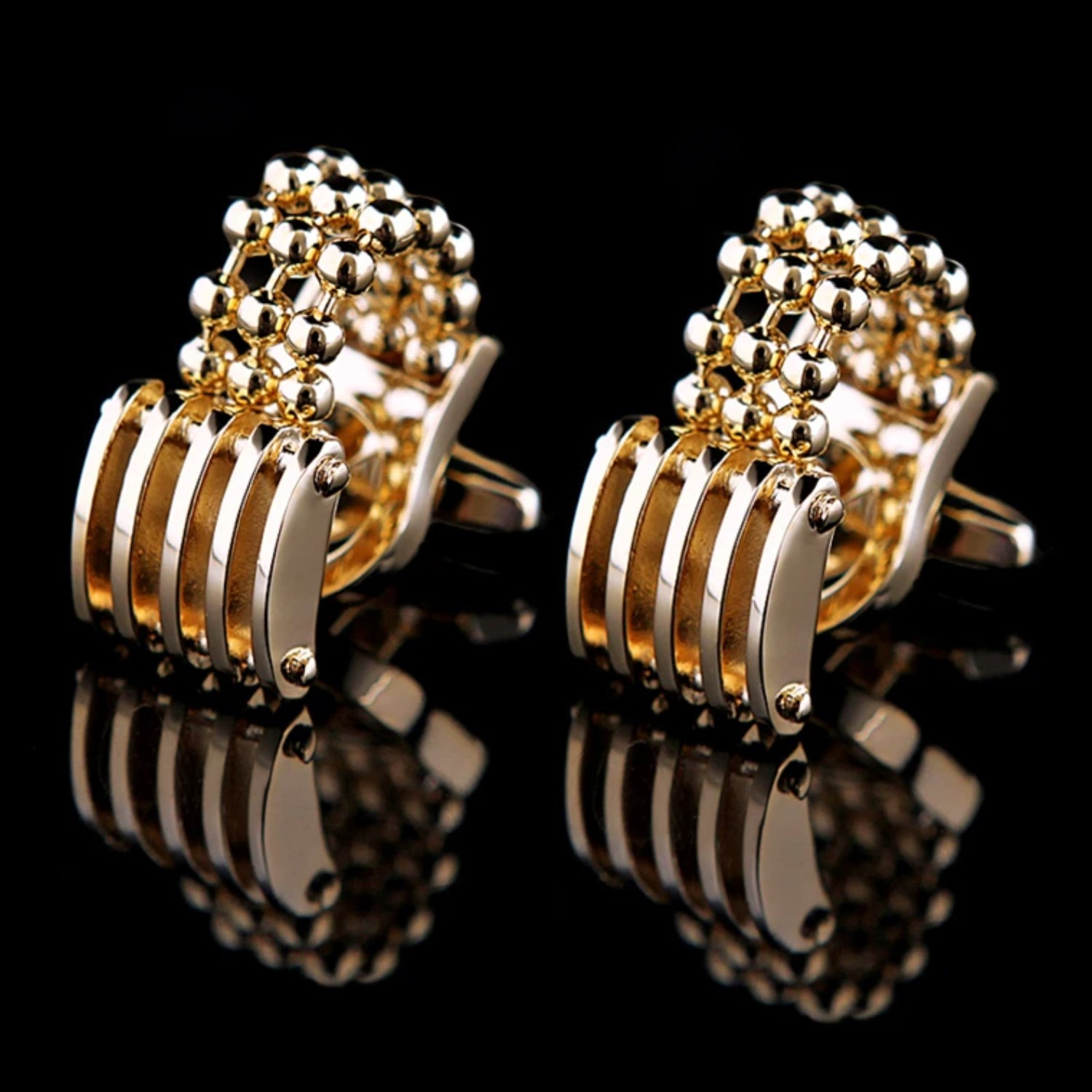 Main View: A Gold Color Circle Chain Shape Cuff-links.