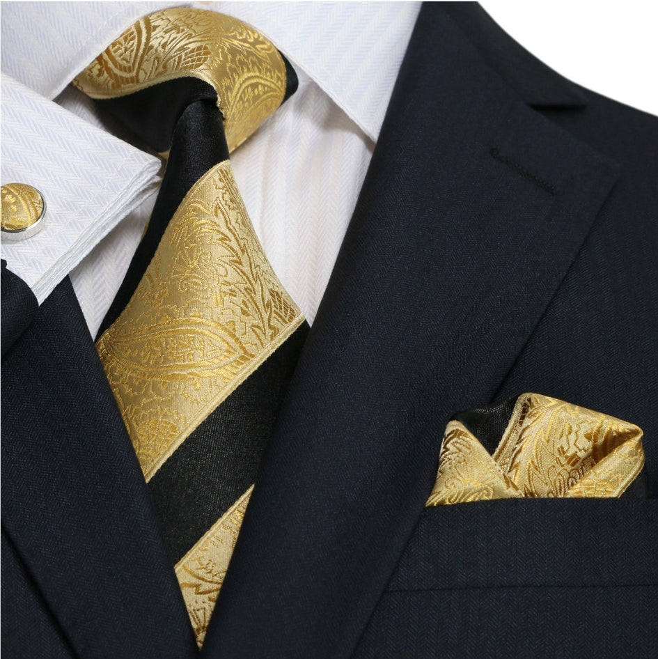 Luxurious Paisley Necktie