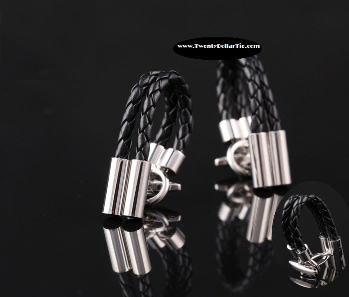 A Black, Chrome Colored Rope Design Cuff-links||Black