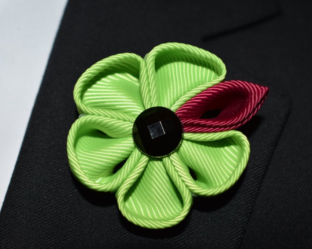 A Lime Green, Burgundy Colored Thick Petal Lapel Flower||Lime Green, Burgundy
