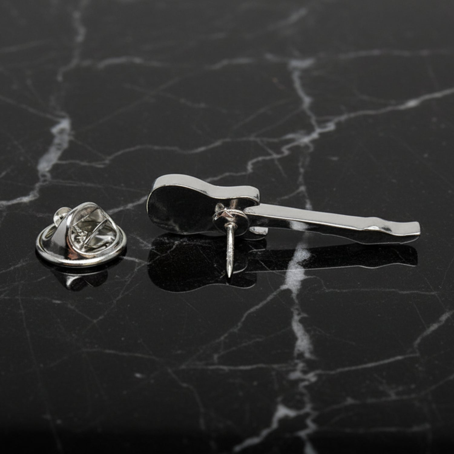 Pin's Vintage Guitare Et Violon - Attache Cravate Or Avec Strass - Occasion Rétro
