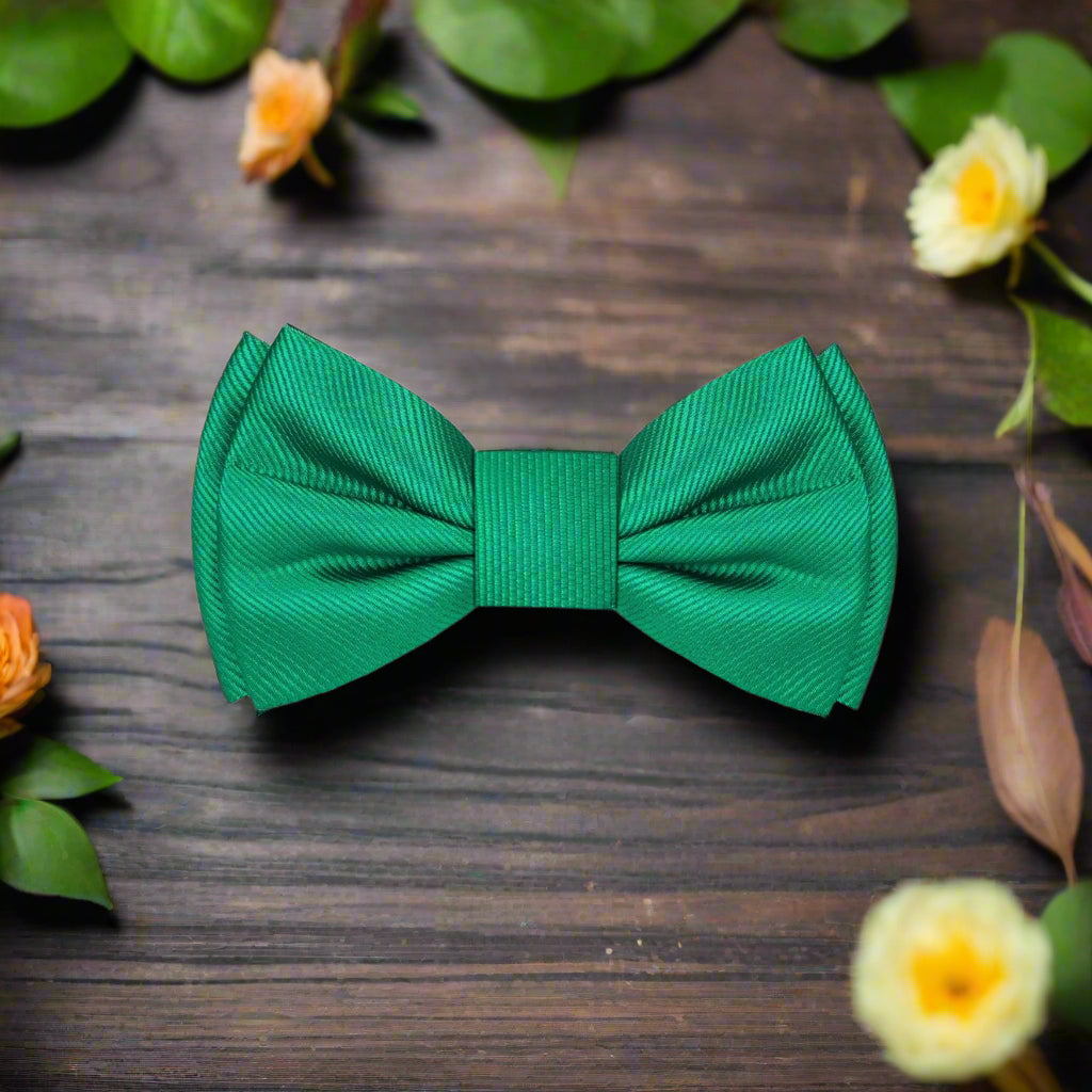 A Green Solid Pattern Silk Self Tie Bow Tie 