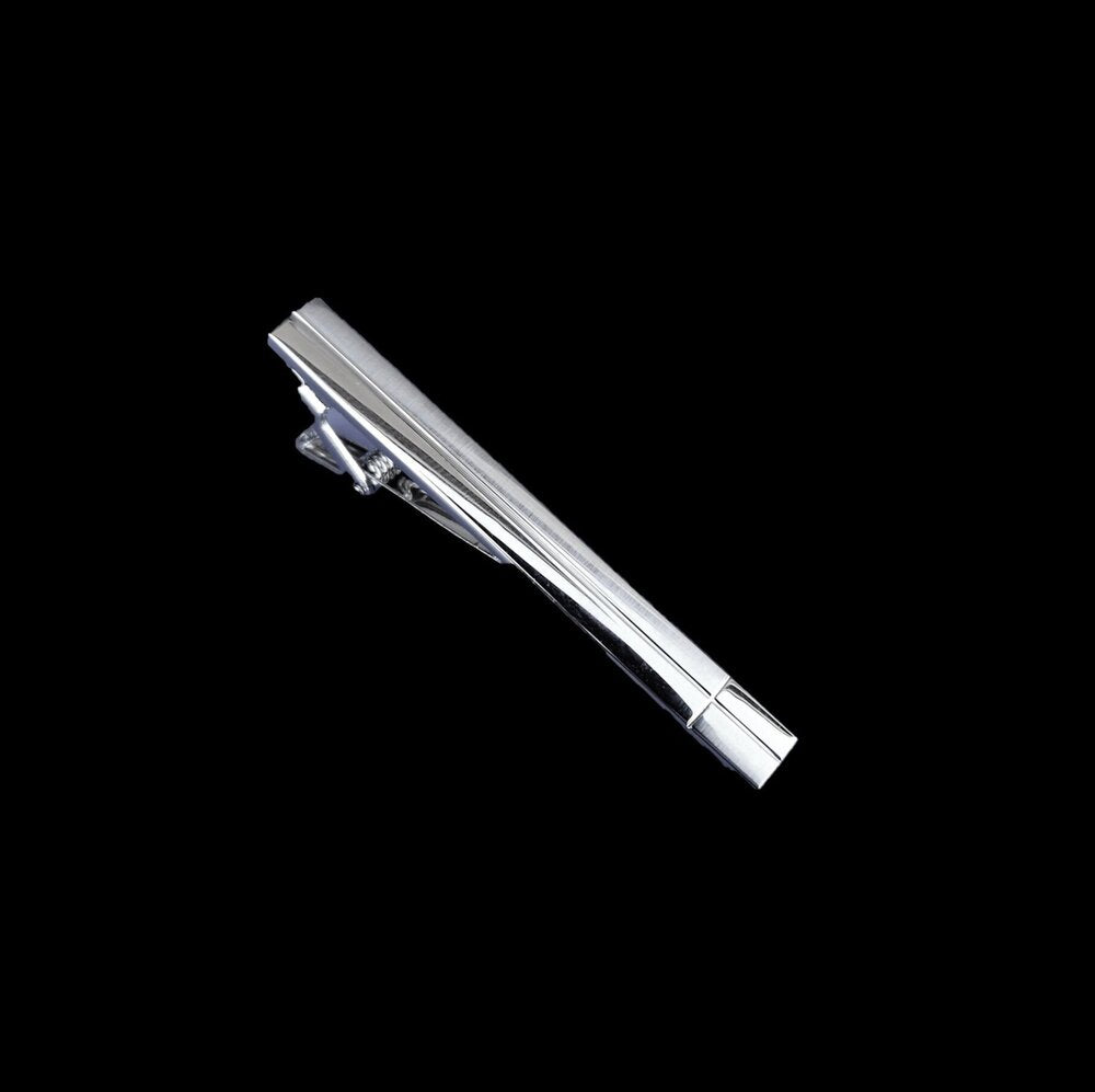 A Silver With Thin Intersecting Lines Tie Bar